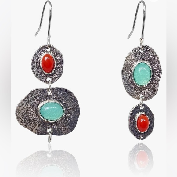 Mismatched Drop Earrings - Picture 6 of 9